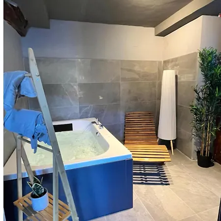 Como, Jacuzzi And Private Pool