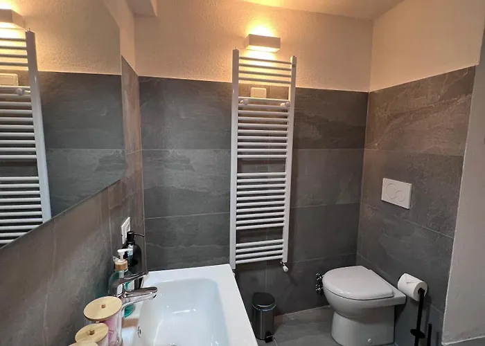 بيت للعطل Como, Jacuzzi And Private Pool بْليفيو