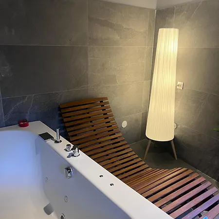 度假居 Como, Jacuzzi And Private Pool *