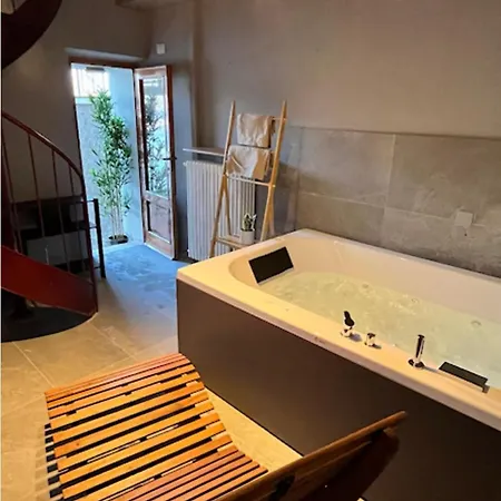 度假居 Como, Jacuzzi And Private Pool 布里维奥